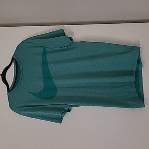 Nike dry fit moisture wicking workout tee shirt